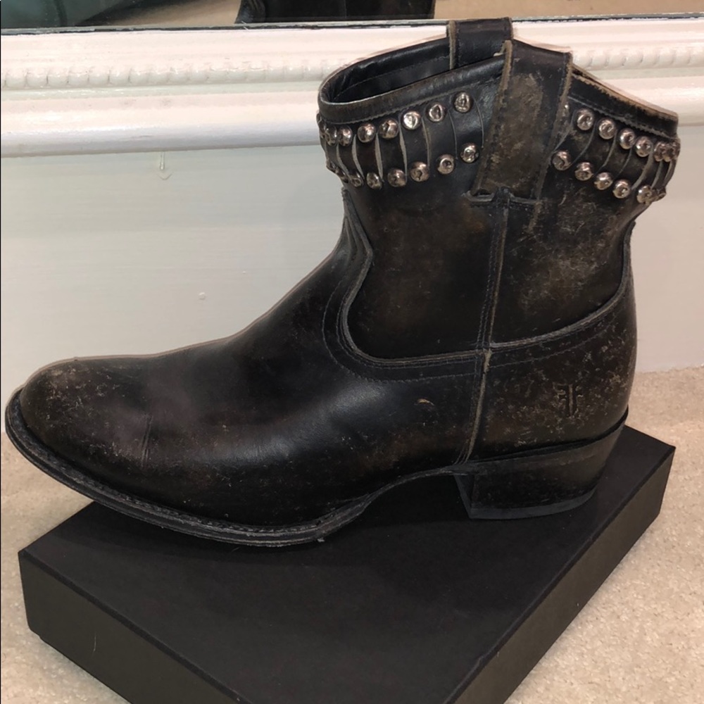 Love these classic boots.